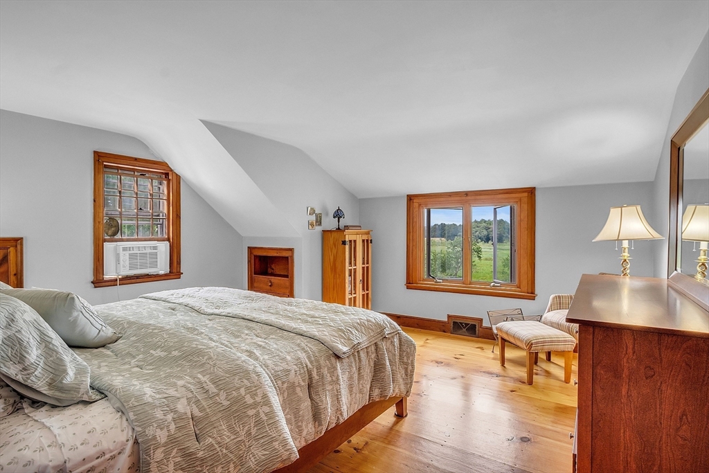 156 Bridge Street Hamilton, MA 01982 - Photo 13 of 42 Gallery Image 13