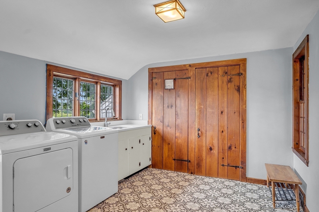 156 Bridge Street Hamilton, MA 01982 - Photo 22 of 42 Gallery Image 22