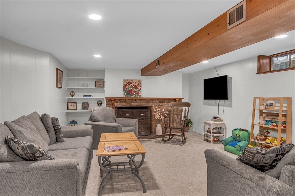 156 Bridge Street Hamilton, MA 01982 - Photo 23 of 42 Gallery Image 23
