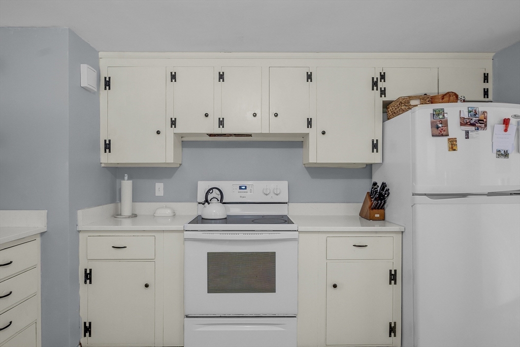 156 Bridge Street Hamilton, MA 01982 - Photo 6 of 42 Gallery Image 6