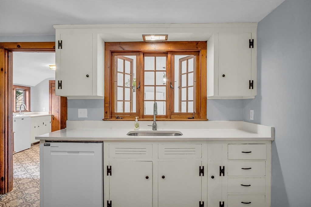 156 Bridge Street Hamilton, MA 01982 - Photo 7 of 42 Gallery Image 7