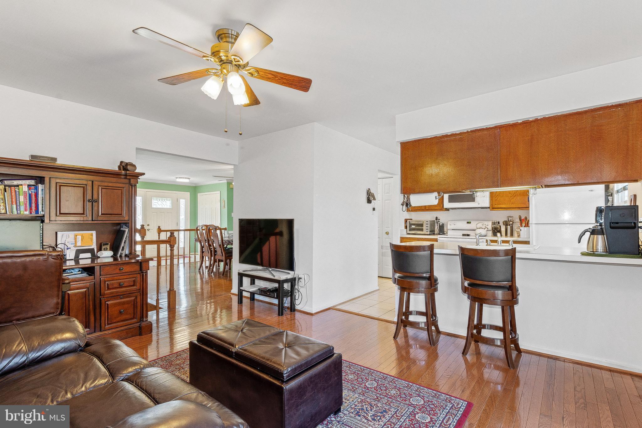 15113 Callohan Court Silver Spring, MD 20906 - Photo 13 of 30 FAMILY ROOM & COUNTRY KITCHEN