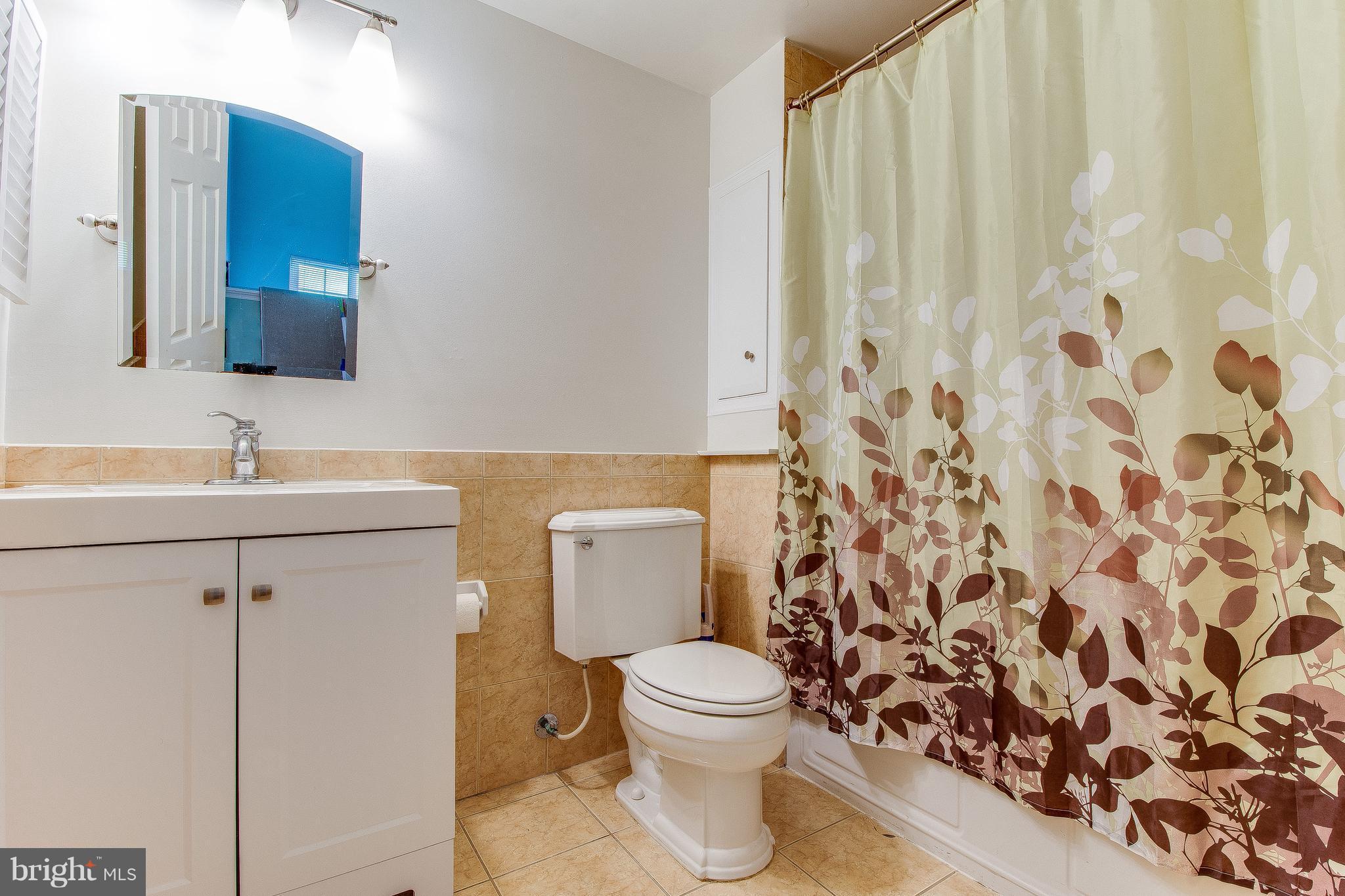 15113 Callohan Court Silver Spring, MD 20906 - Photo 20 of 30 UPPER LEVEL FULL BATH