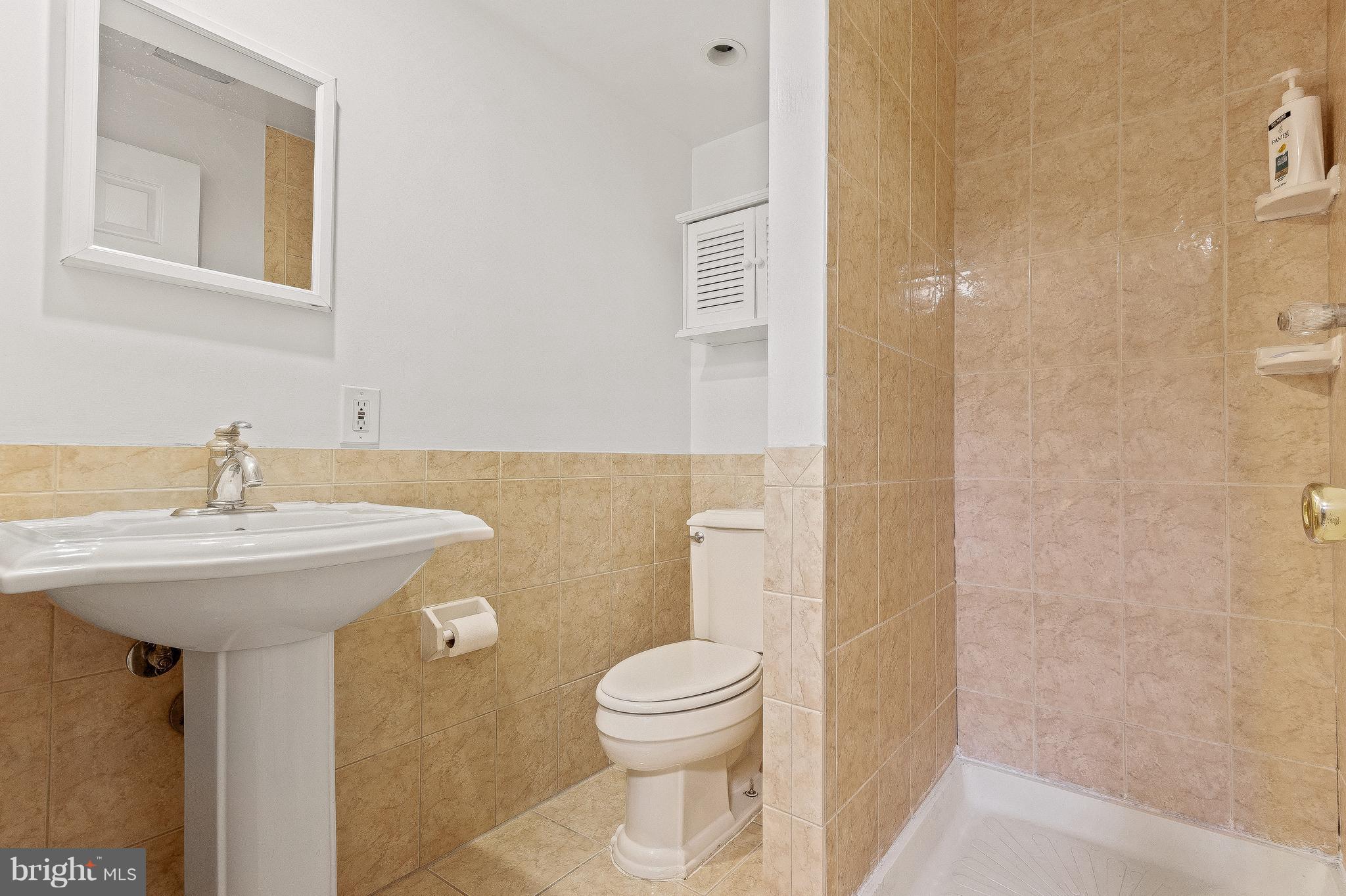 15113 Callohan Court Silver Spring, MD 20906 - Photo 25 of 30 LOWER LEVEL BEAUTIFUL FULL BATH