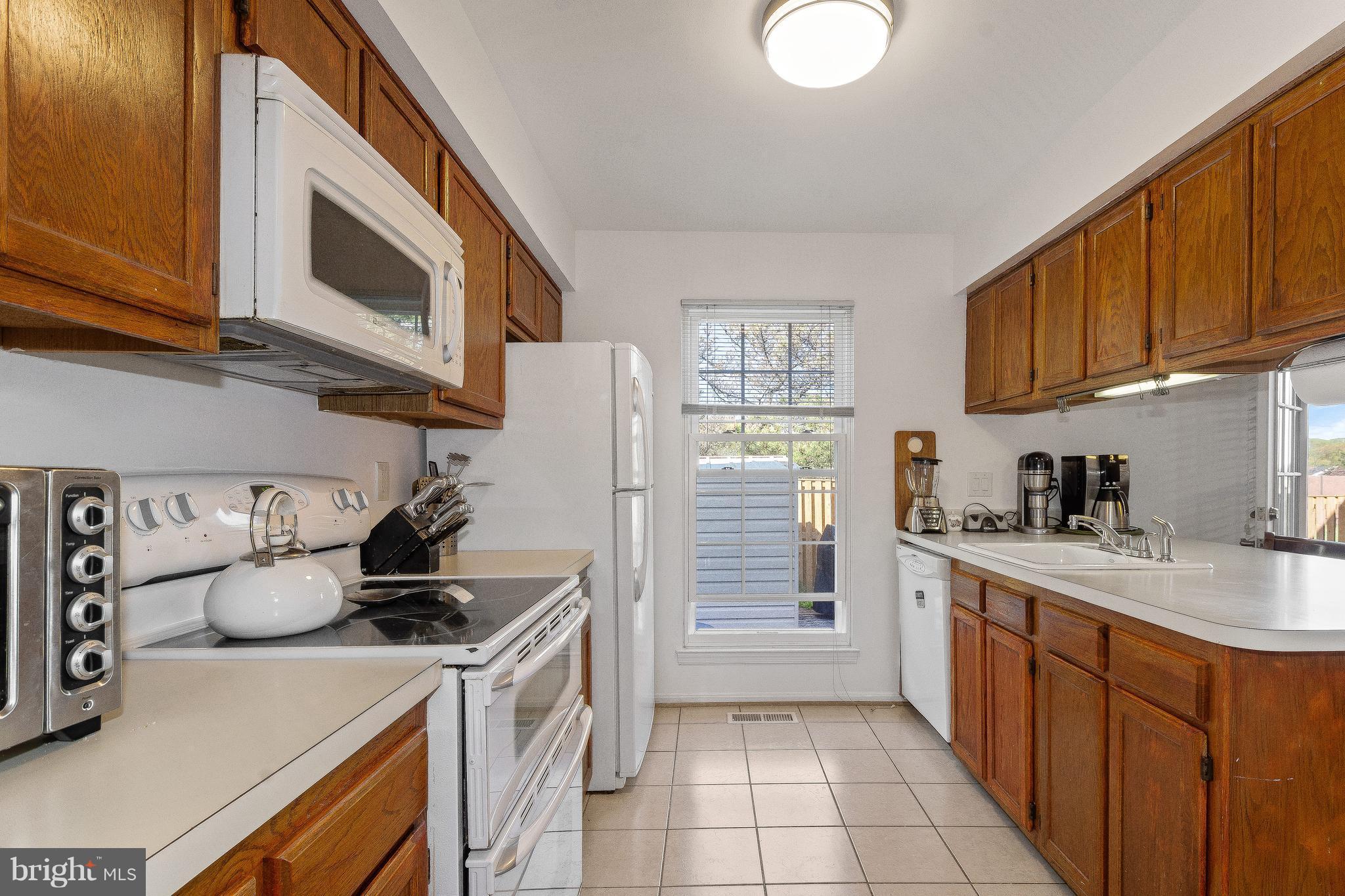 15113 Callohan Court Silver Spring, MD 20906 - Photo 10 of 30 KITCHEN W/MAPLEWOOD CABINETRY