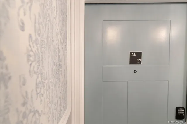 $4,000 | 1090 New York Avenue, Unit PH, Huntington Station, NY 11746