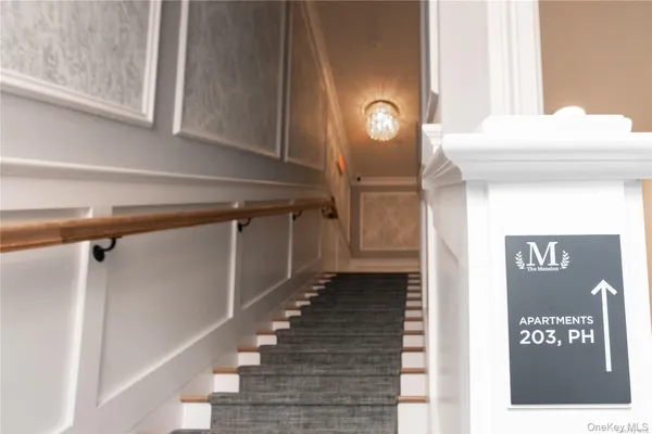 $3,975 | 1090 New York Avenue, Unit PH, Huntington Station, NY 11746