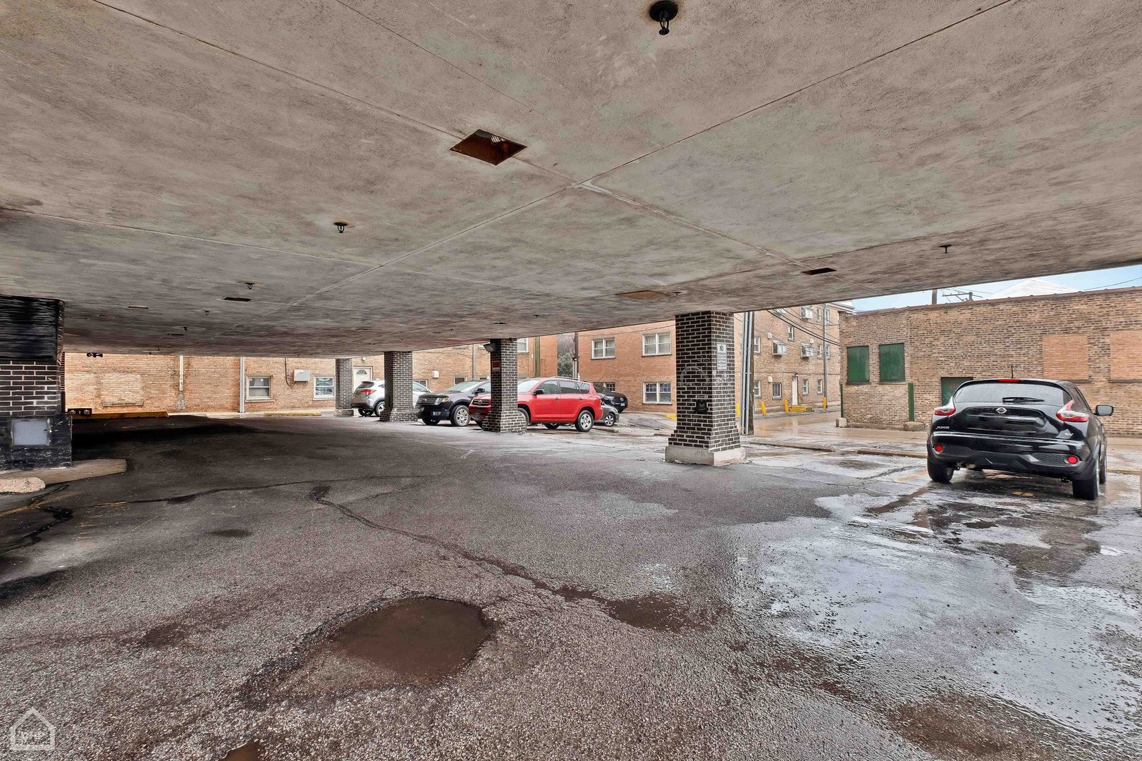 7540 North Ridge Boulevard, Unit 4B Chicago, IL 60645 - Photo 16 of 17 Gallery Image 16