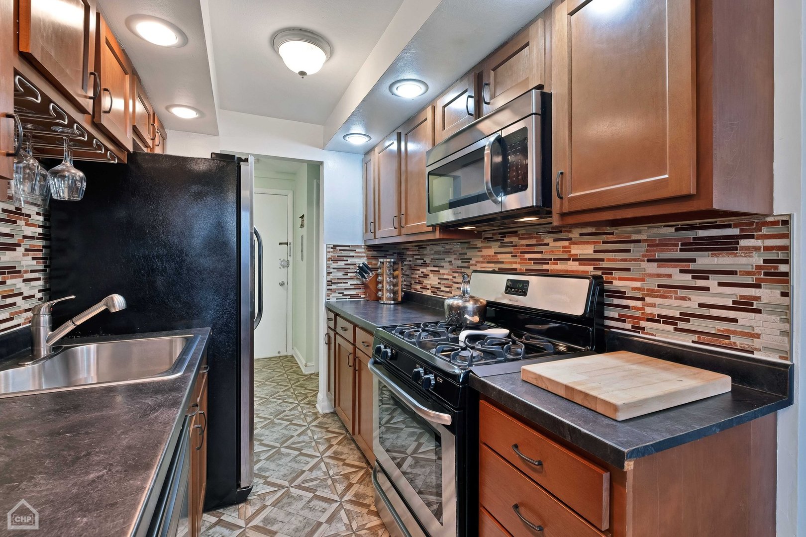 7540 North Ridge Boulevard, Unit 4B Chicago, IL 60645 - Photo 8 of 17 Gallery Image 8