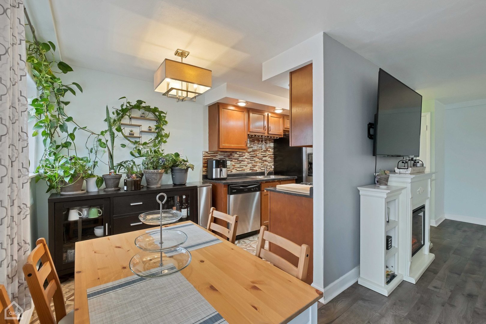 7540 North Ridge Boulevard, Unit 4B Chicago, IL 60645 - Photo 10 of 17 Gallery Image 10