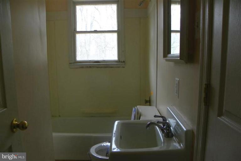 1228 Cherrytown Road Westminster, MD 21158 - Photo 7 of 20 Bath #1