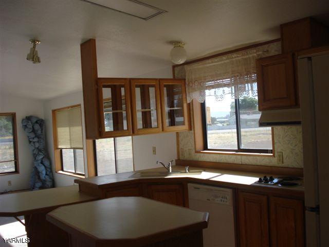 100 Martin Road Toppenish, WA 98948 - Photo 10 of 14 a living room with large window and a wooden floor