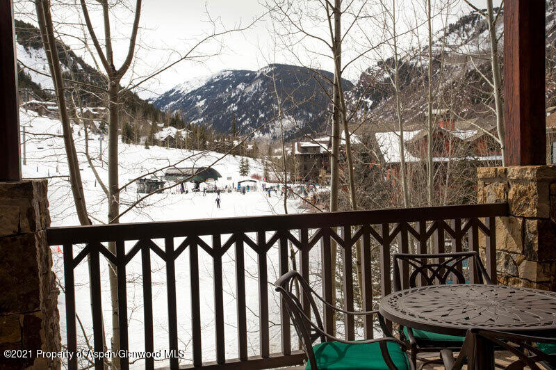 197 Prospector Road, Unit 2310 SUMMER INTEREST #7 Aspen, CO 81611 - Photo 25 of 31 Ritz-Carlton-Club-3BR1 (22)