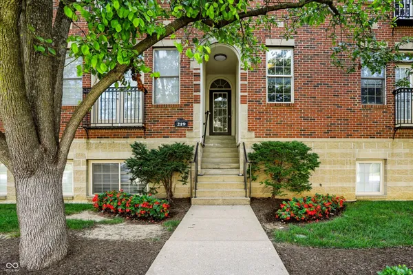 $2,100 | 219 North New Jersey Street, Unit 219D, Indianapolis, IN 46204