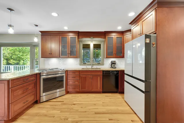 $669,900 | 367 Sachem Road, Southbury, CT 06488