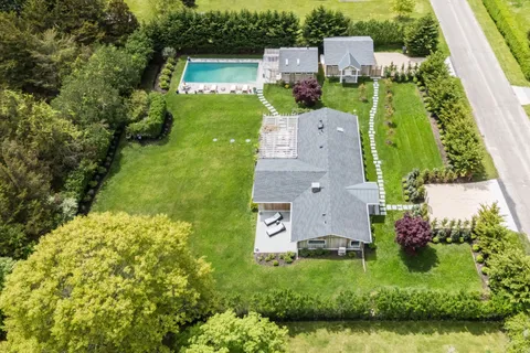 $2,695,000 | 3 Conrad Road, Shelter Island, NY 11964