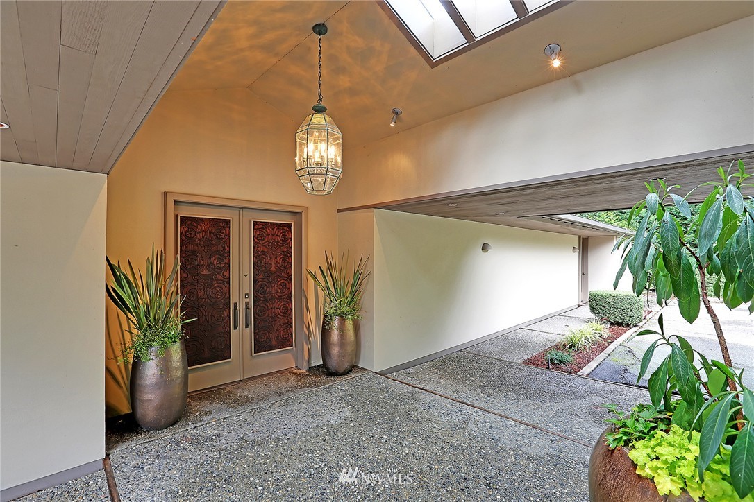 3223 Evergreen Point Road Medina, WA 98039 - Photo 2 of 25 a very nice looking hallway with a porch