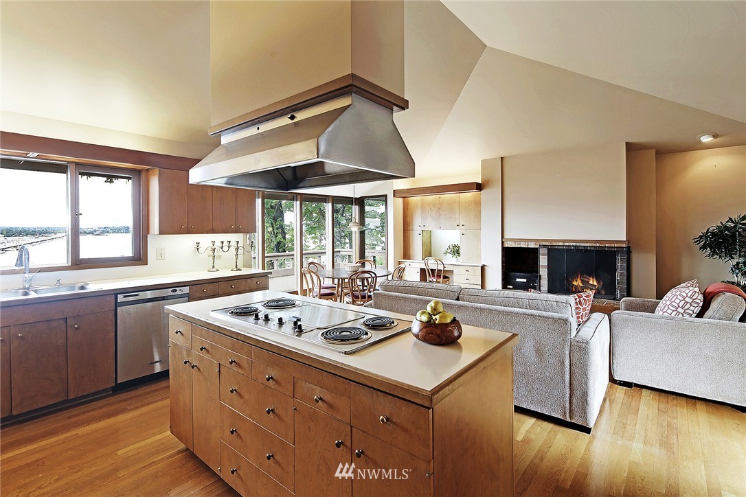 3223 Evergreen Point Road Medina, WA 98039 - Photo 11 of 25 a kitchen with a stove a sink and a refrigerator