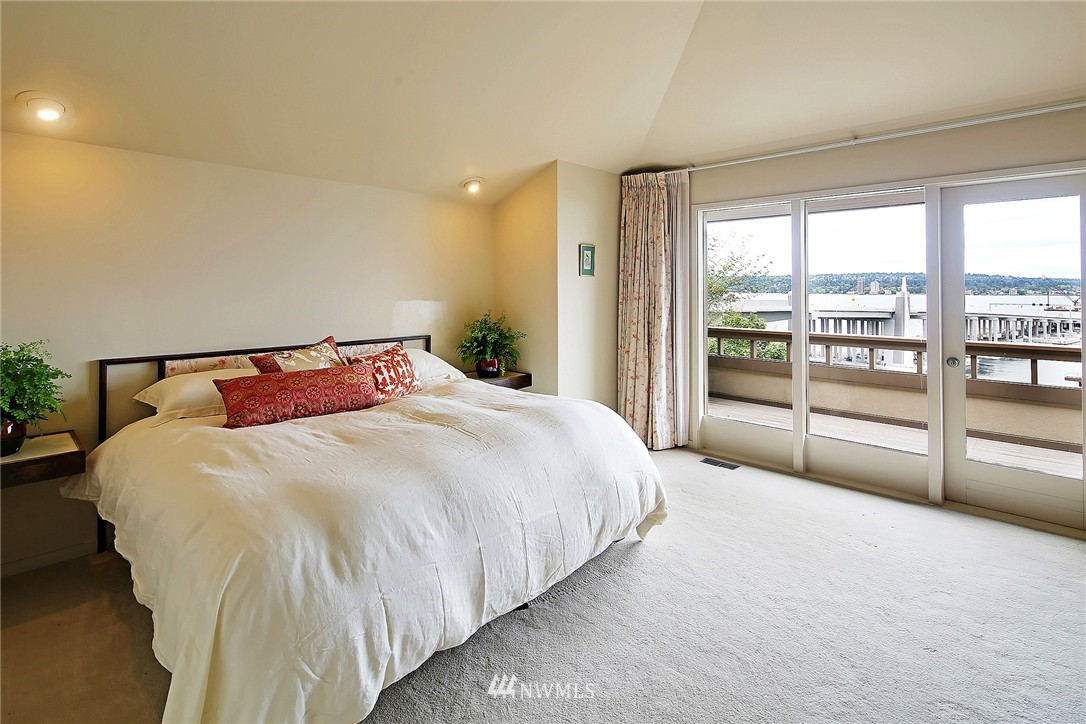 3223 Evergreen Point Road Medina, WA 98039 - Photo 19 of 25 a spacious bedroom with a bed and large window