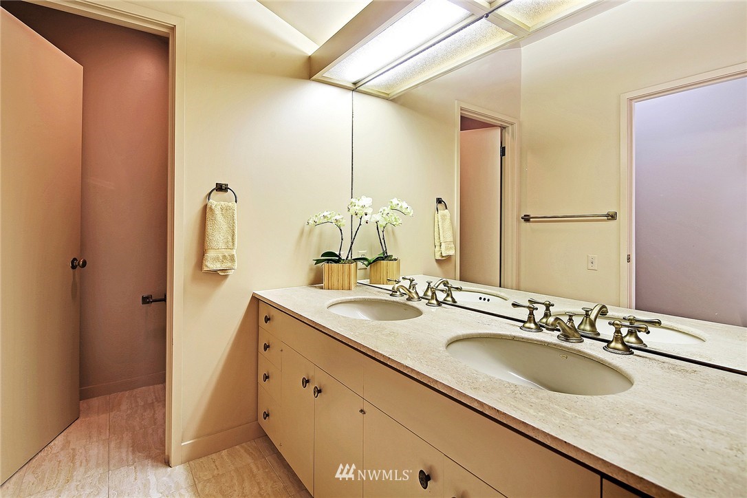 3223 Evergreen Point Road Medina, WA 98039 - Photo 21 of 25 a bathroom with a sink and a mirror