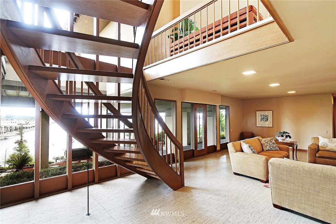 3223 Evergreen Point Road Medina, WA 98039 - Photo 4 of 25 a living room with furniture