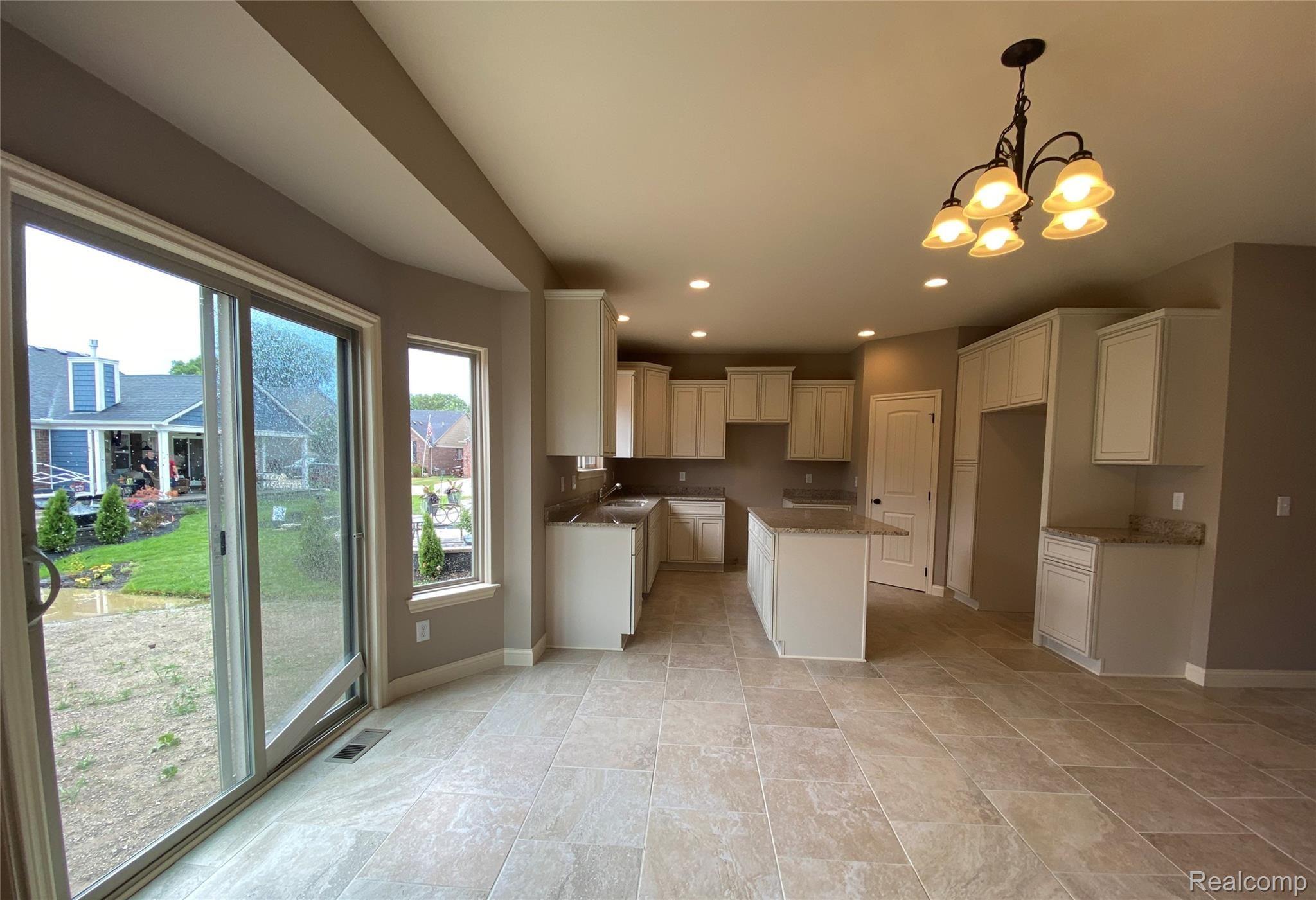 23839 Ravenswood Road Macomb, MI 48042 - Photo 6 of 17 IMG_1979.JPG