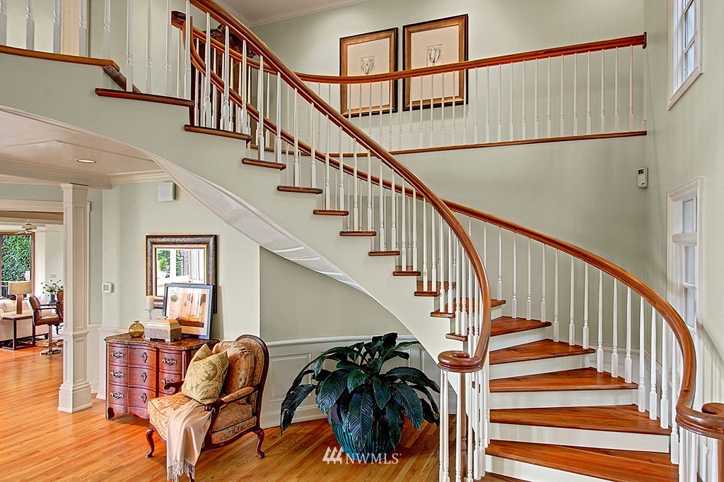1215 Evergreen Point Road Medina, WA 98039 - Photo 2 of 25 Gallery Image 2