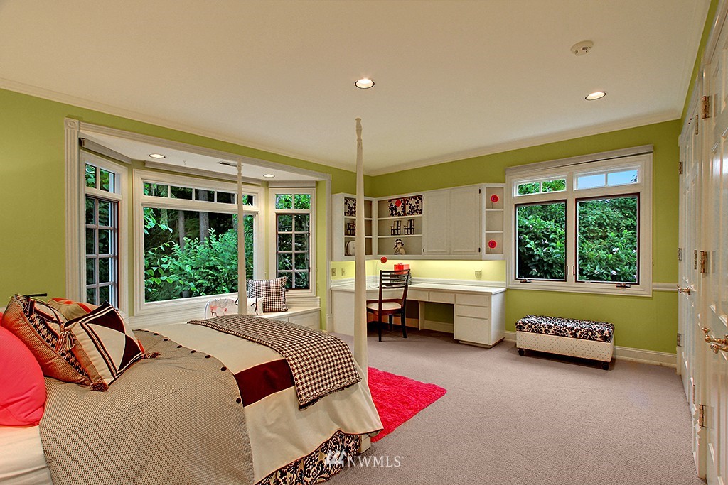 1215 Evergreen Point Road Medina, WA 98039 - Photo 12 of 25 Gallery Image 12
