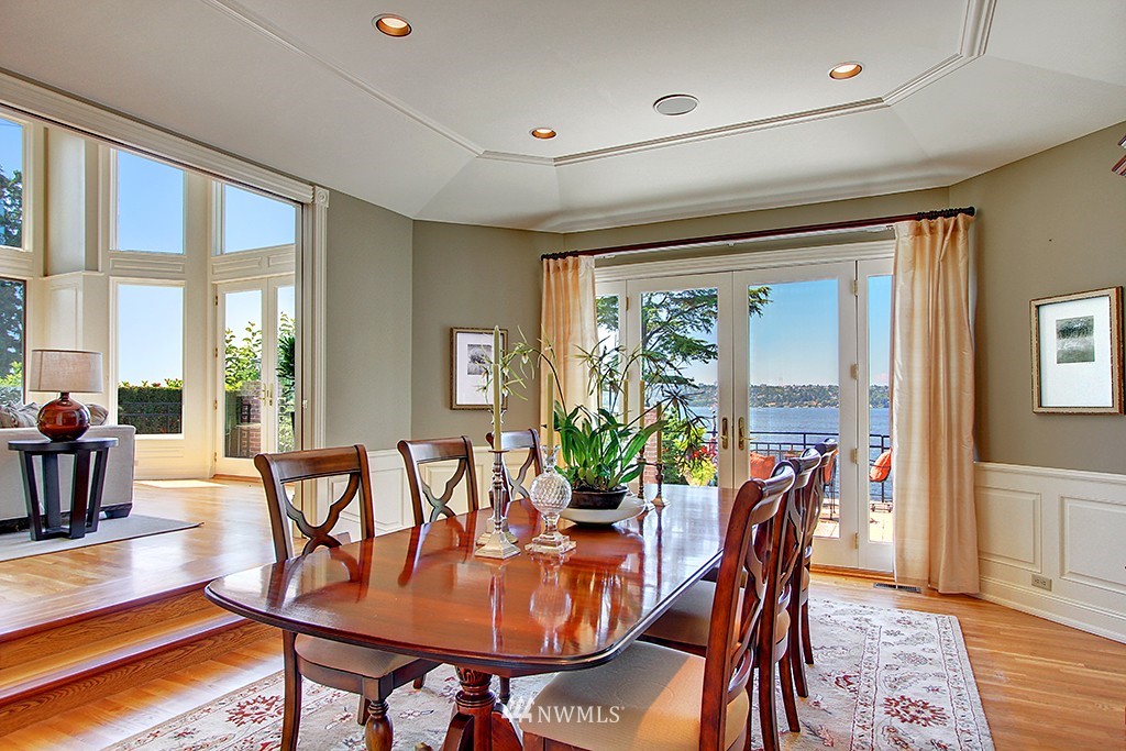1215 Evergreen Point Road Medina, WA 98039 - Photo 4 of 25 Gallery Image 4