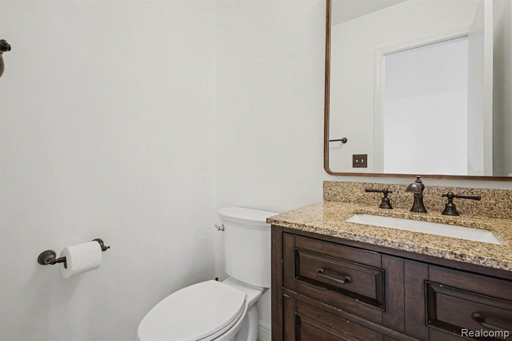 5040 Patrick Road West Bloomfield, MI 48322 - Photo 10 of 30 Gallery Image 10