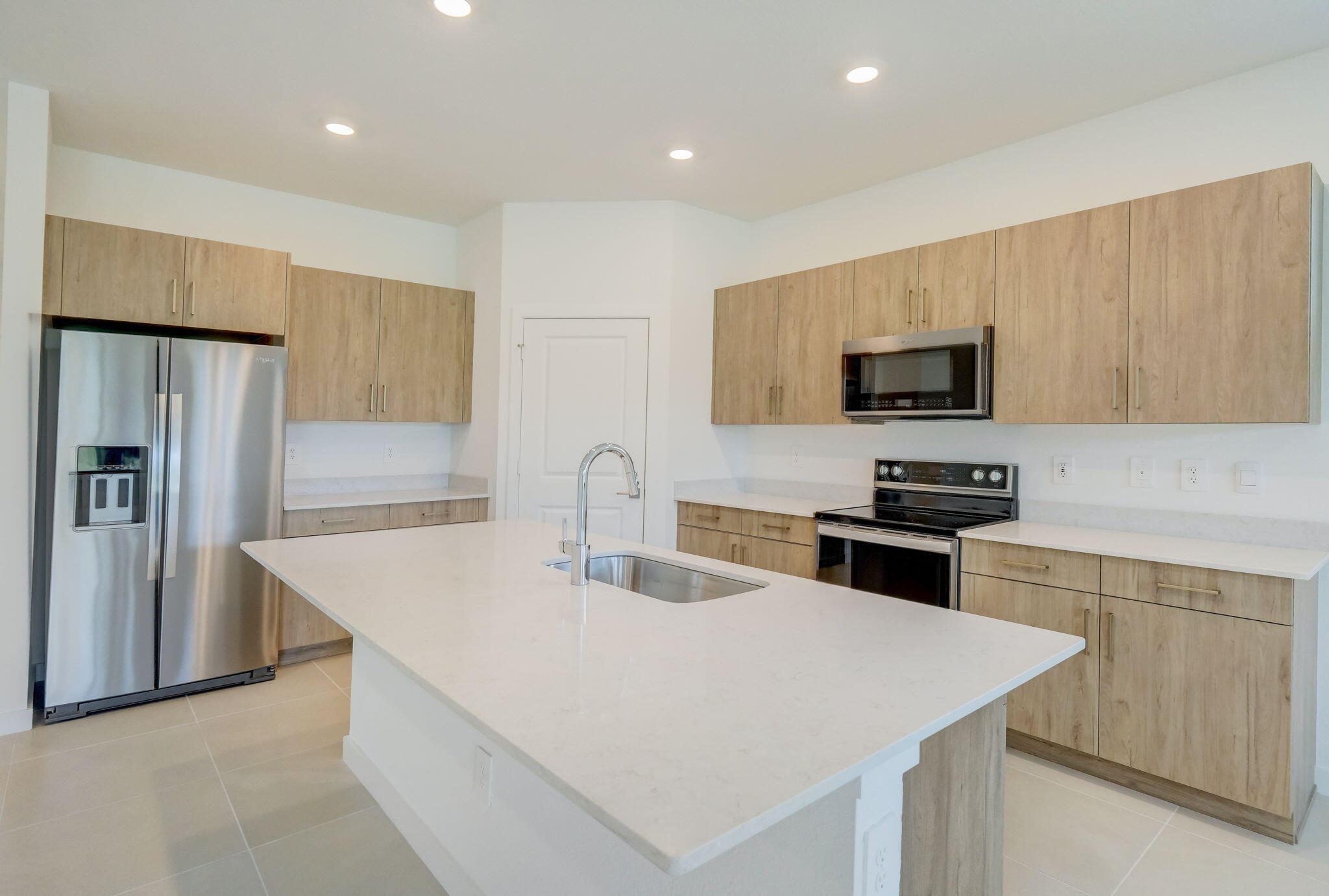 5946 Southeast Sky Blue Circle Stuart, FL 34997 - Photo 8 of 26 kitchen