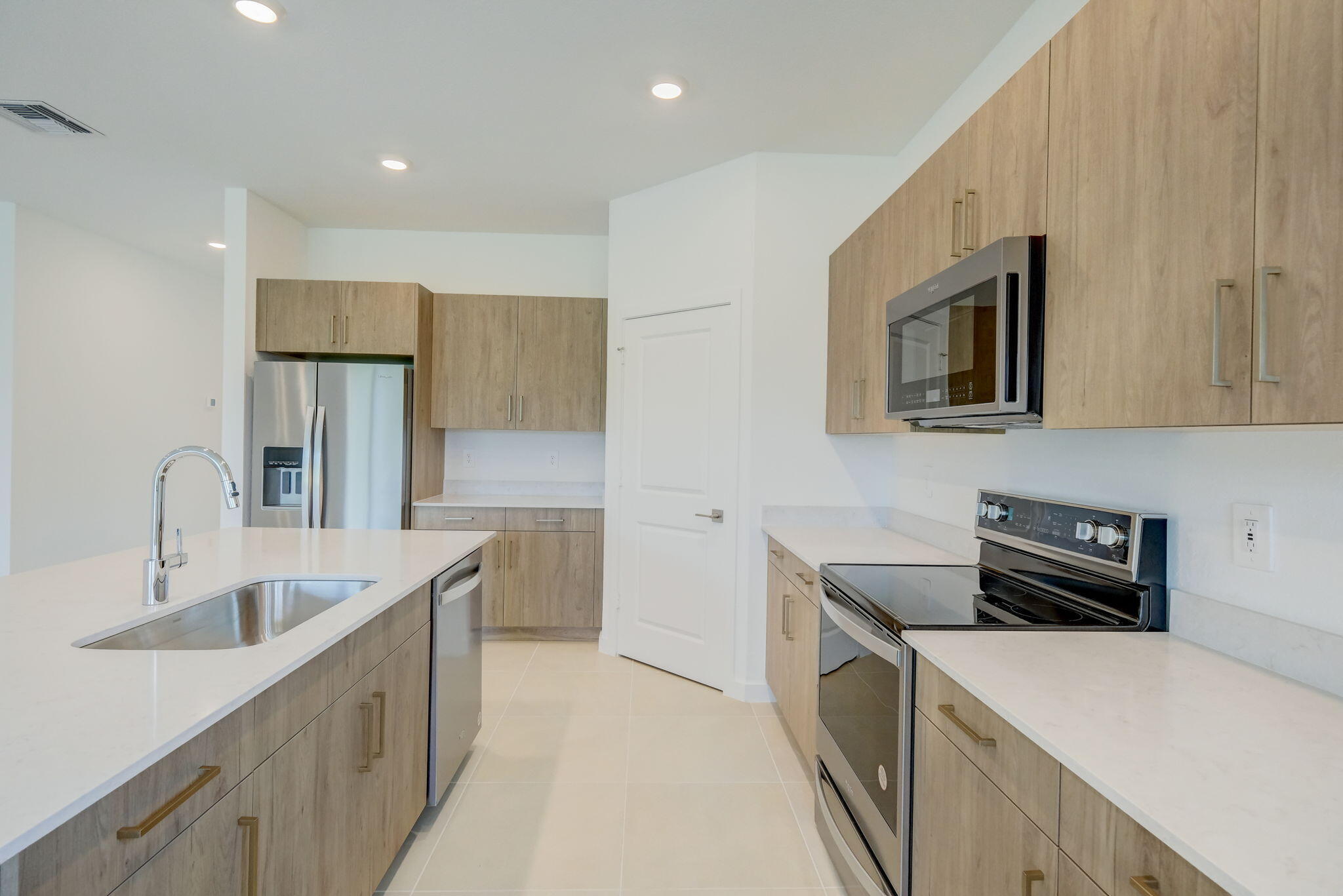 5946 Southeast Sky Blue Circle Stuart, FL 34997 - Photo 9 of 26 kitchen