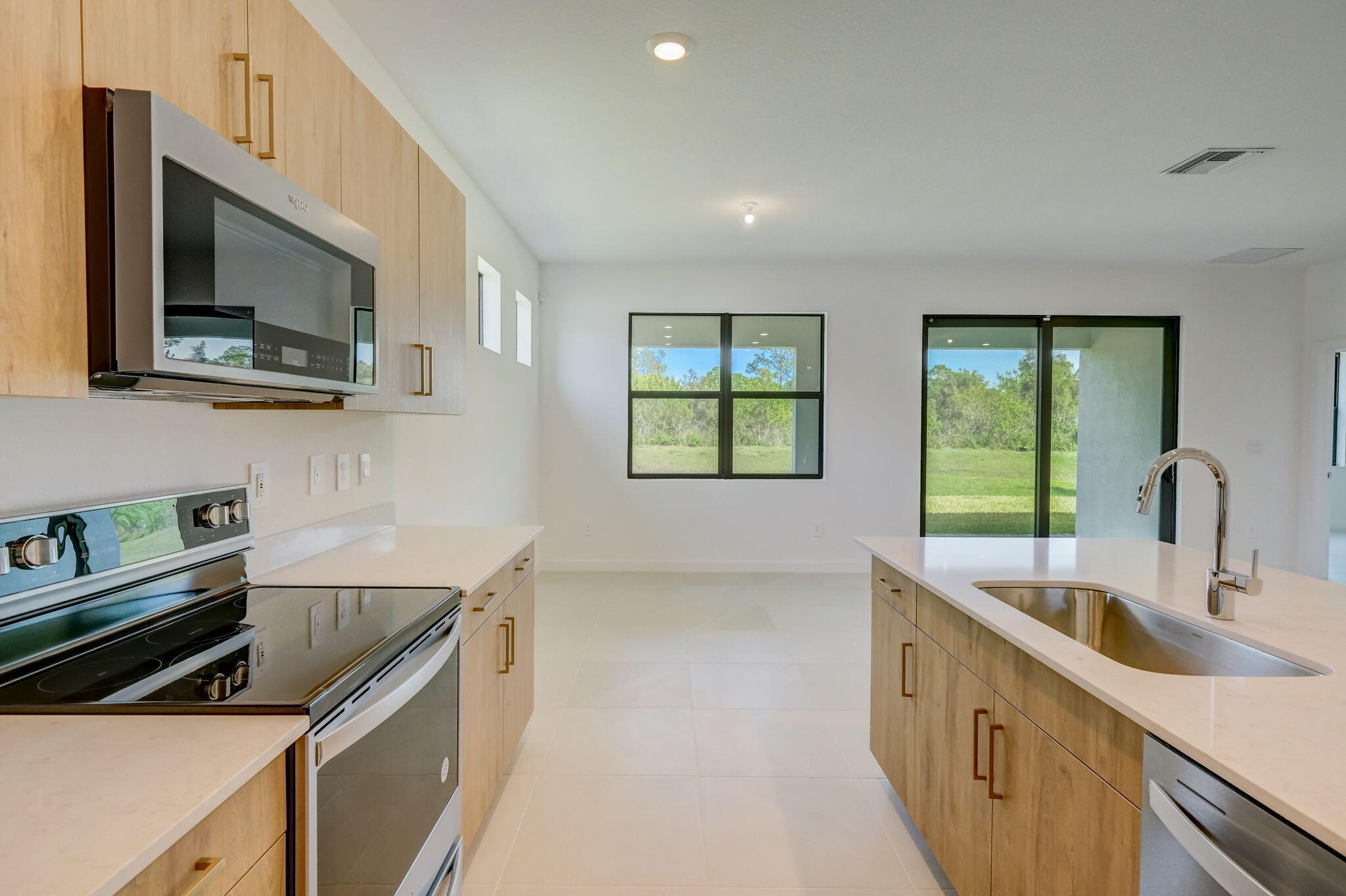 5946 Southeast Sky Blue Circle Stuart, FL 34997 - Photo 10 of 26 kitchen/dining