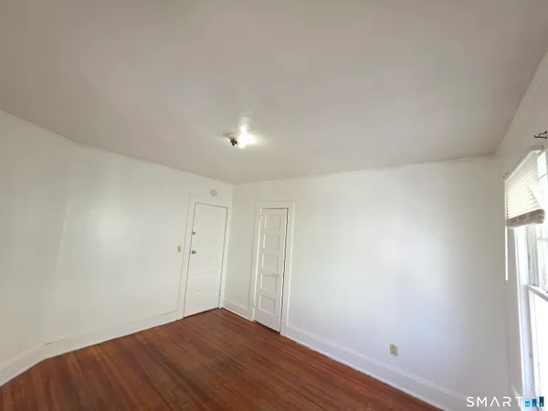 $2,000 | 218-2nd Floor 218-2nd, Hartford, CT 06114