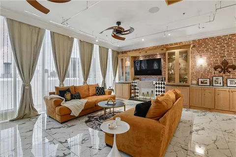 $1,000,000 | 600 Port Of New Orleans Place, Unit 6H, New Orleans, LA 70130