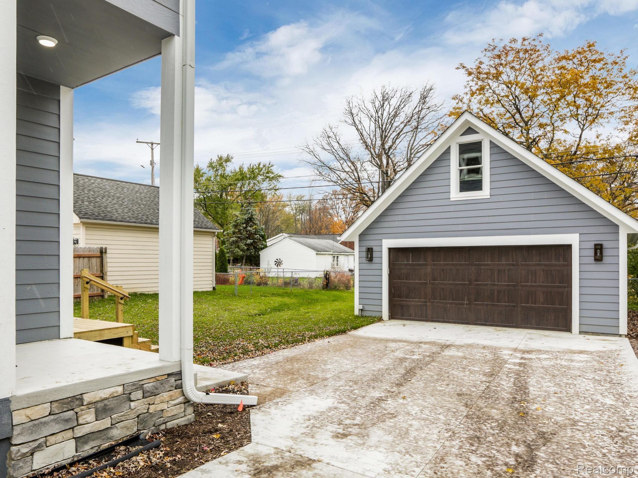 2229 Manchester Road Birmingham, MI 48009 - Photo 41 of 44 Attractive Garage with easy-in easy-out access