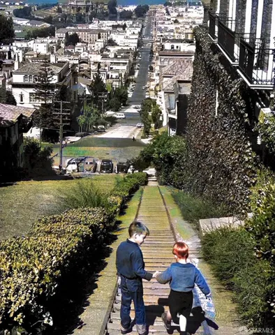 a black and white photo of a living room