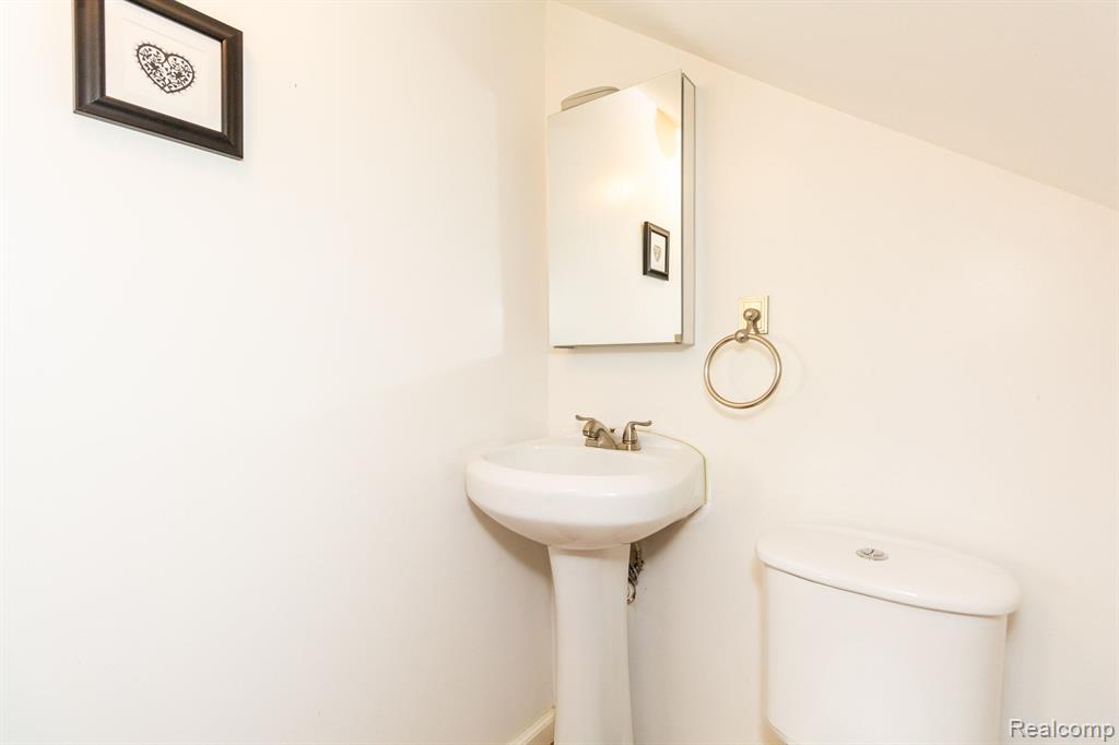 1919 Harvard Road Berkley, MI 48072 - Photo 25 of 42
