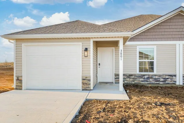 $319,000 | 3827 Northwest 93rd Street, Kansas City, MO 64154