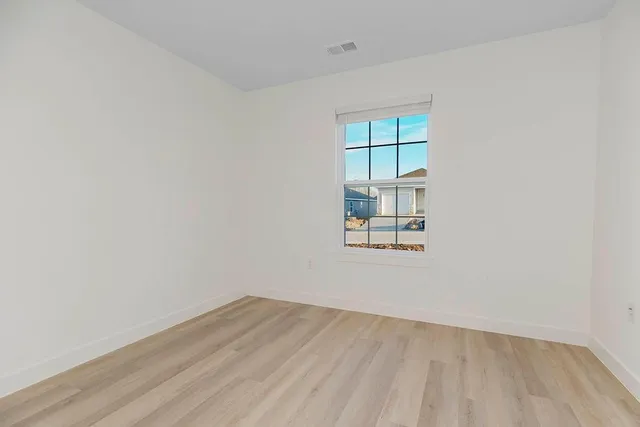 $319,000 | 3827 Northwest 93rd Street, Kansas City, MO 64154