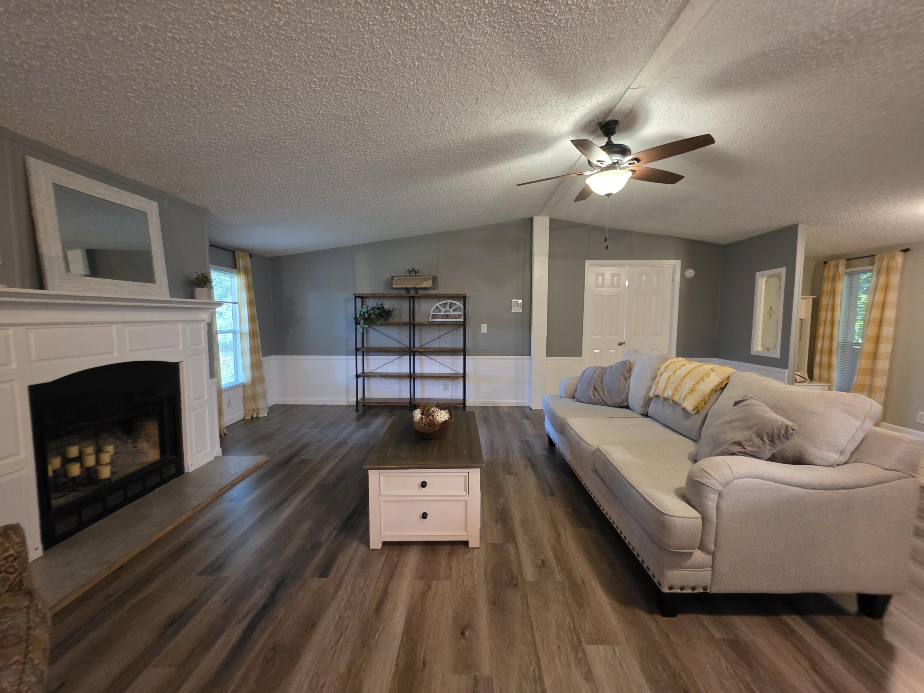 398 Armory Road Tracy City, TN 37387 - Photo 7 of 27 Living Room