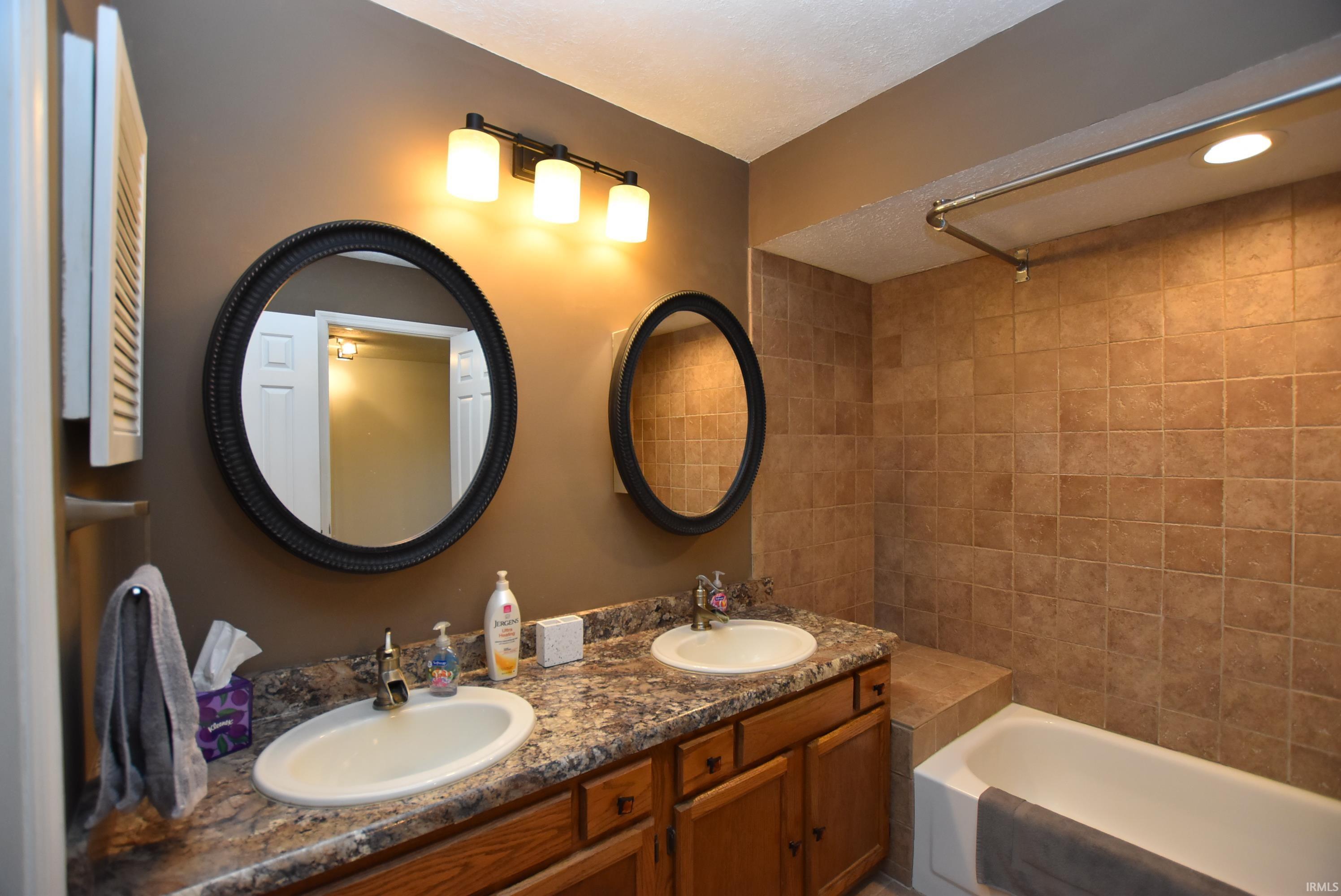 9136 Greenridge Lane Bloomington, IN 47401 - Photo 14 of 24