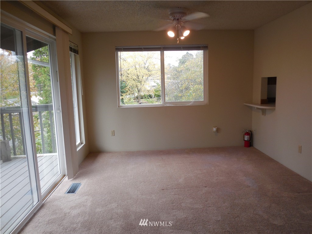 707 Sheridan Road, Unit A&B Bremerton, WA 98310 - Photo 3 of 12 an empty room with windows