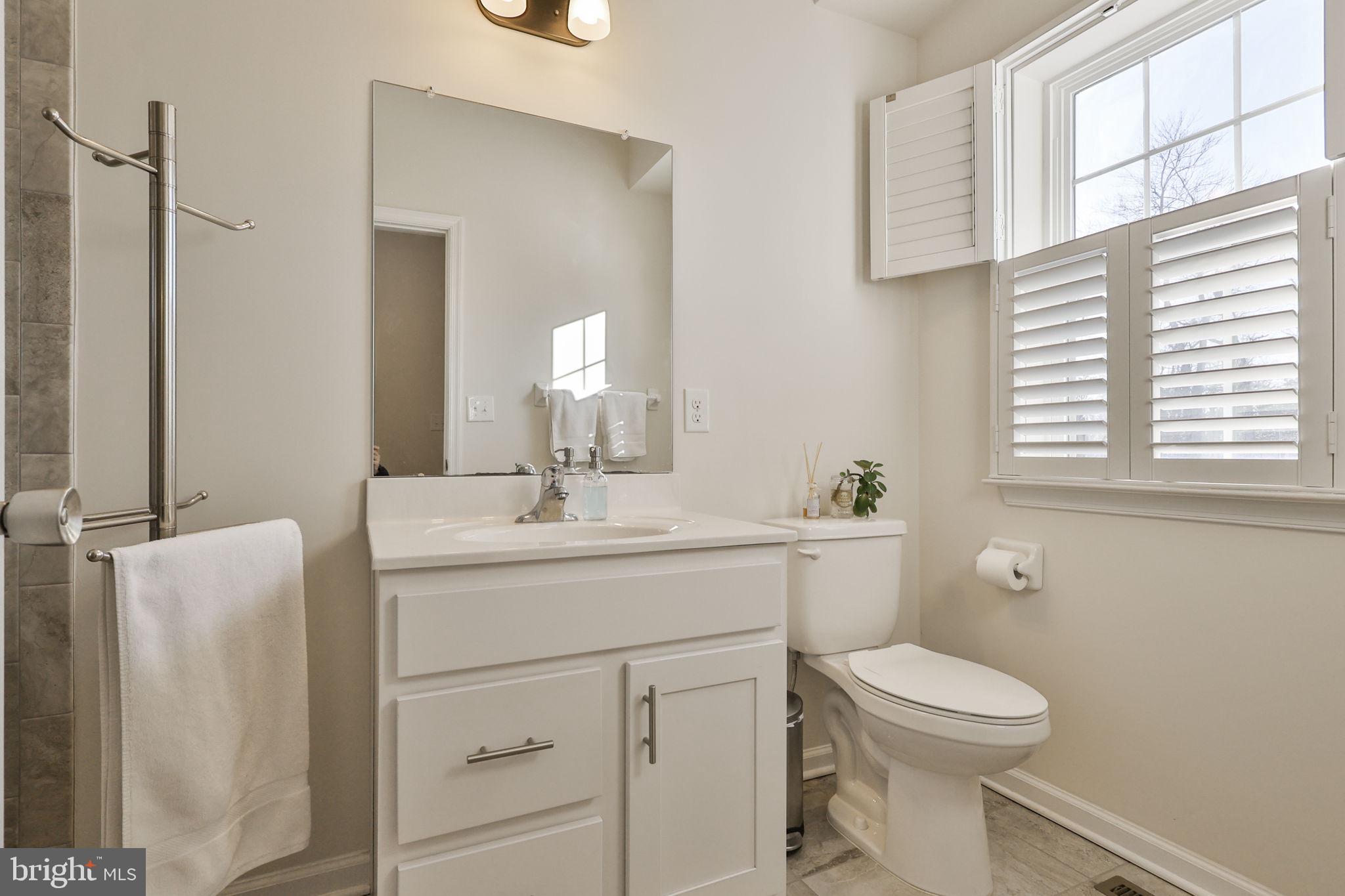 3868 Mink Road Emmaus, PA 18049 - Photo 5 of 34