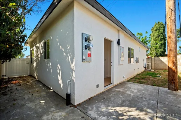 $3,650 | 1409 West 7th Street, Santa Ana, CA 92703