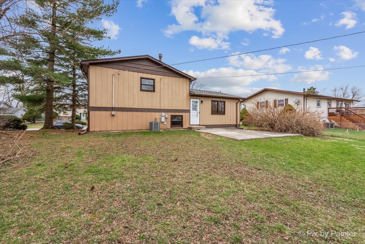 18951 Chestnut Avenue Country Club Hills, IL 60478 - Photo 21 of 23 a view of a house with a yard