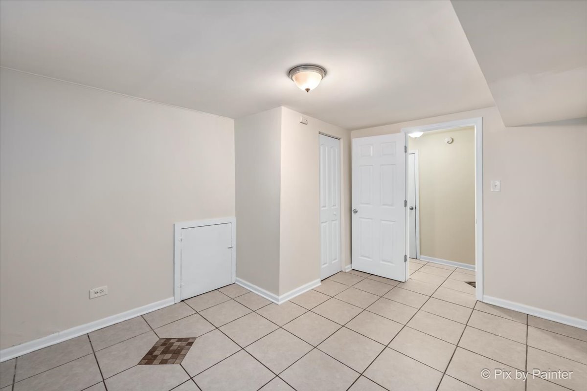 18951 Chestnut Avenue Country Club Hills, IL 60478 - Photo 10 of 23 a view of an empty room