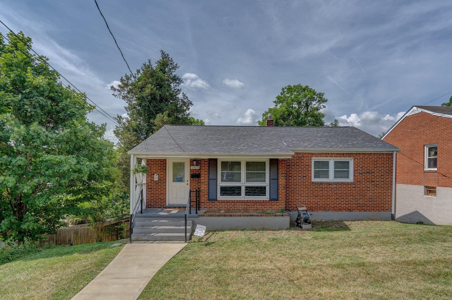 2829 Tillett Road Southwest Roanoke, VA 24015 - Photo 1 of 31 001-314600-DSC03517_8_9_7791233