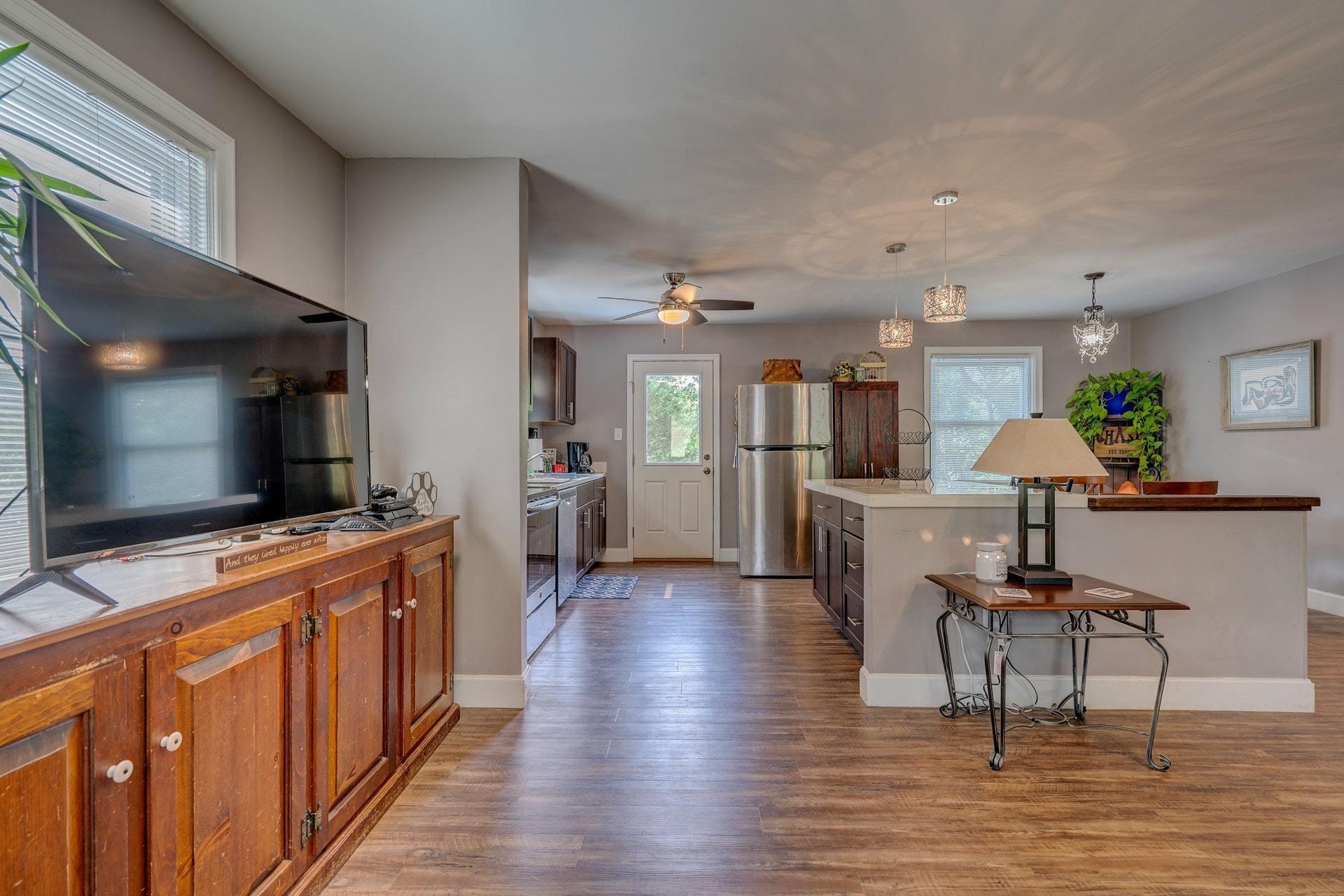 2829 Tillett Road Southwest Roanoke, VA 24015 - Photo 4 of 31 004-314600-DSC03532_3_4_7791237
