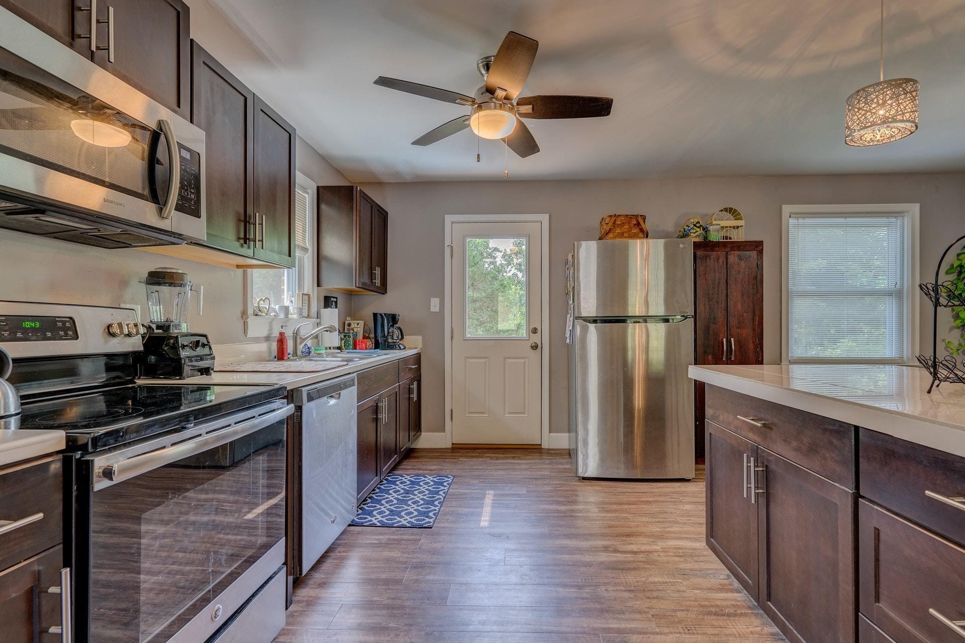 2829 Tillett Road Southwest Roanoke, VA 24015 - Photo 6 of 31 006-314600-DSC03538_39_40_7791240